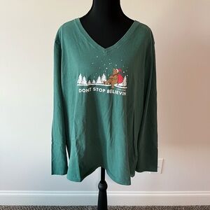 Life is Good Holiday V neck Tee with Christmas Bear Design Size XXL